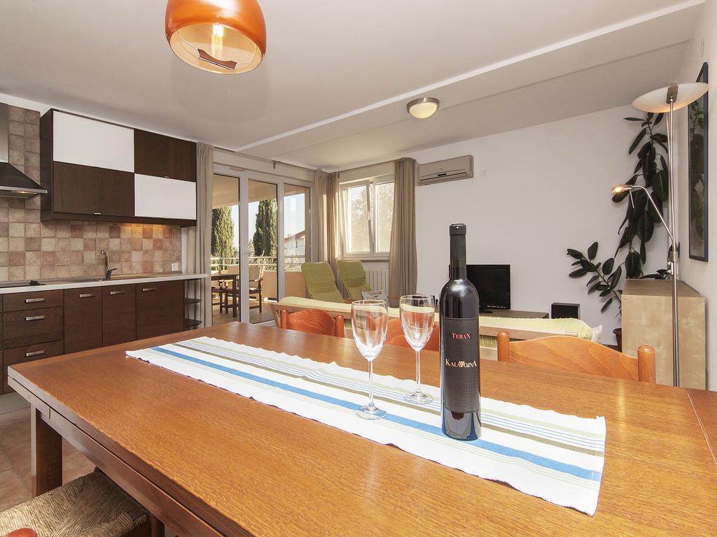 Apartments Ceja Near Sea Medulin Chambre photo