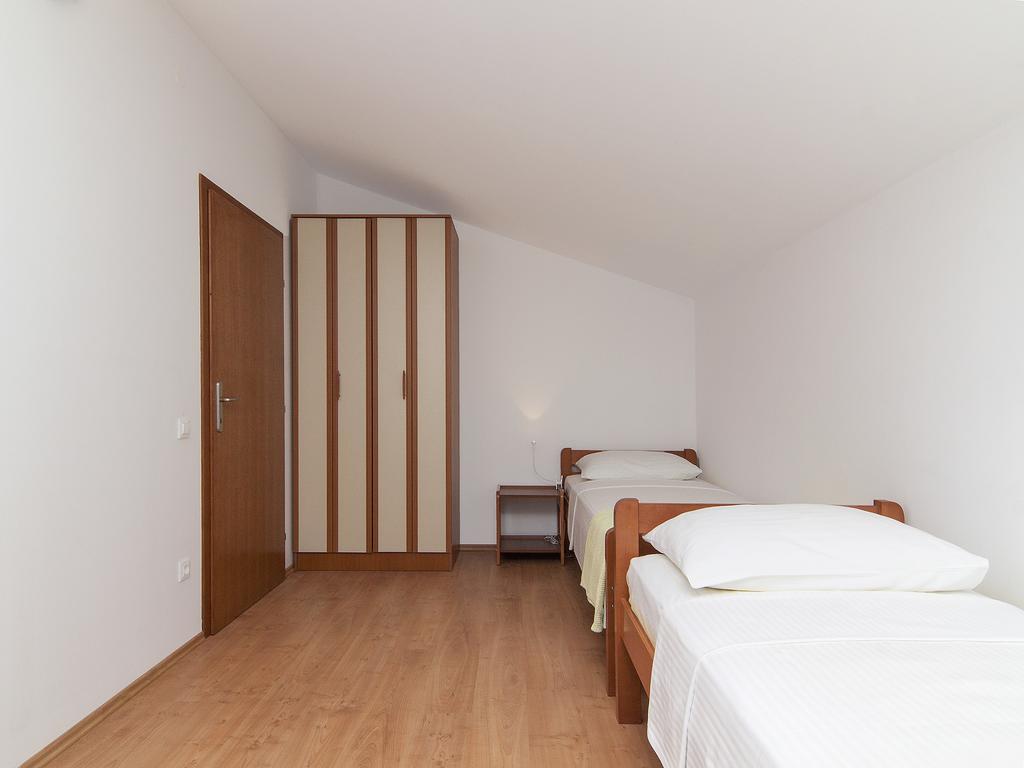 Apartments Ceja Near Sea Medulin Chambre photo
