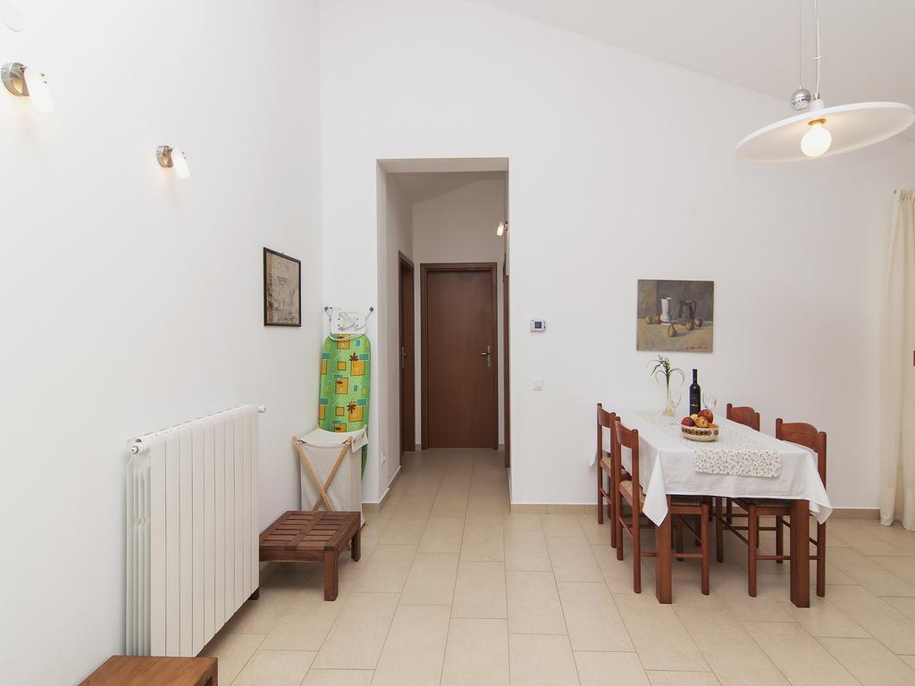Apartments Ceja Near Sea Medulin Chambre photo