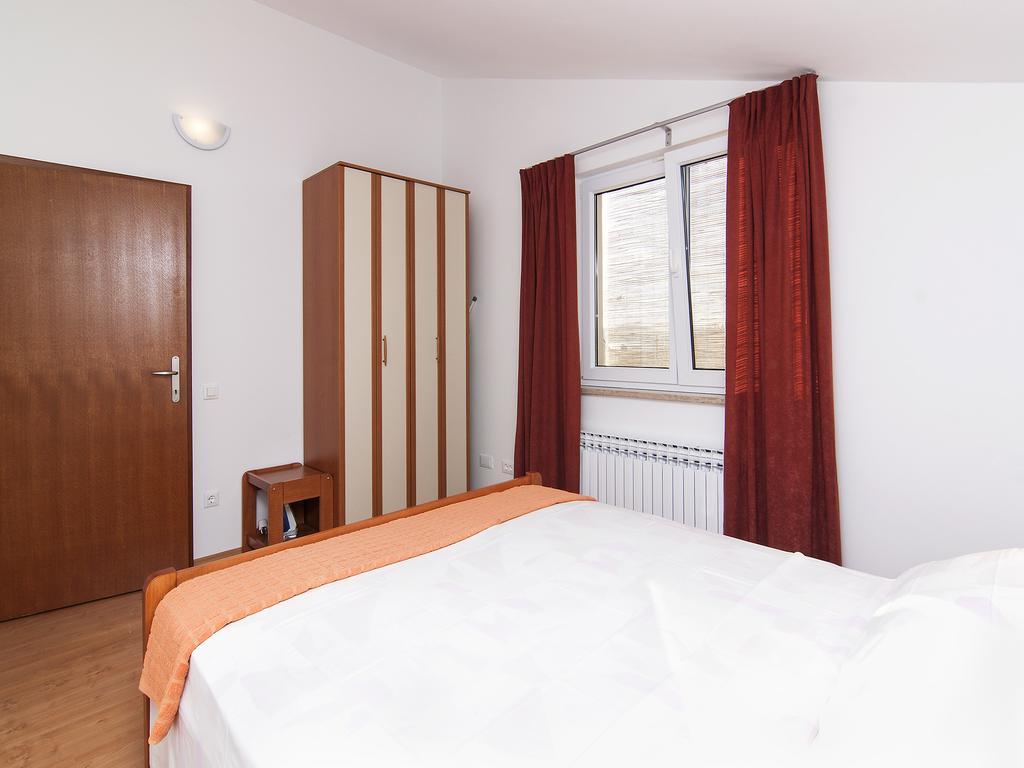 Apartments Ceja Near Sea Medulin Chambre photo
